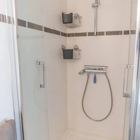 Center Air-conditioned Parking Apartment