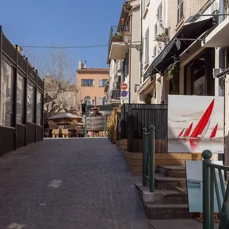 Apartment Center Air-conditioned Parking *