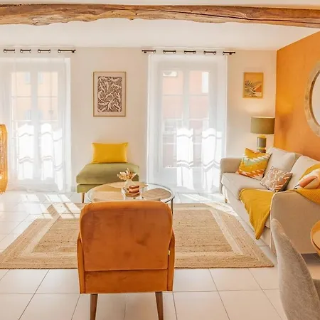 Apartment Center Air-conditioned Parking