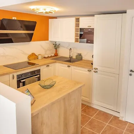 Apartment Center Air-conditioned Parking