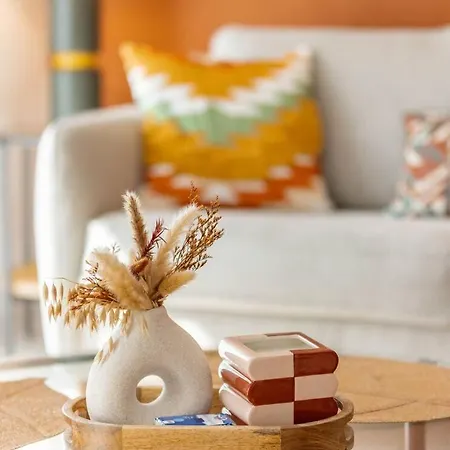 Apartment Center Air-conditioned Parking