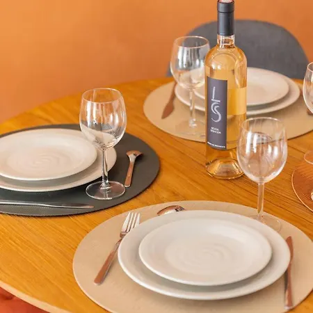 Center Air-conditioned Parking Apartment *